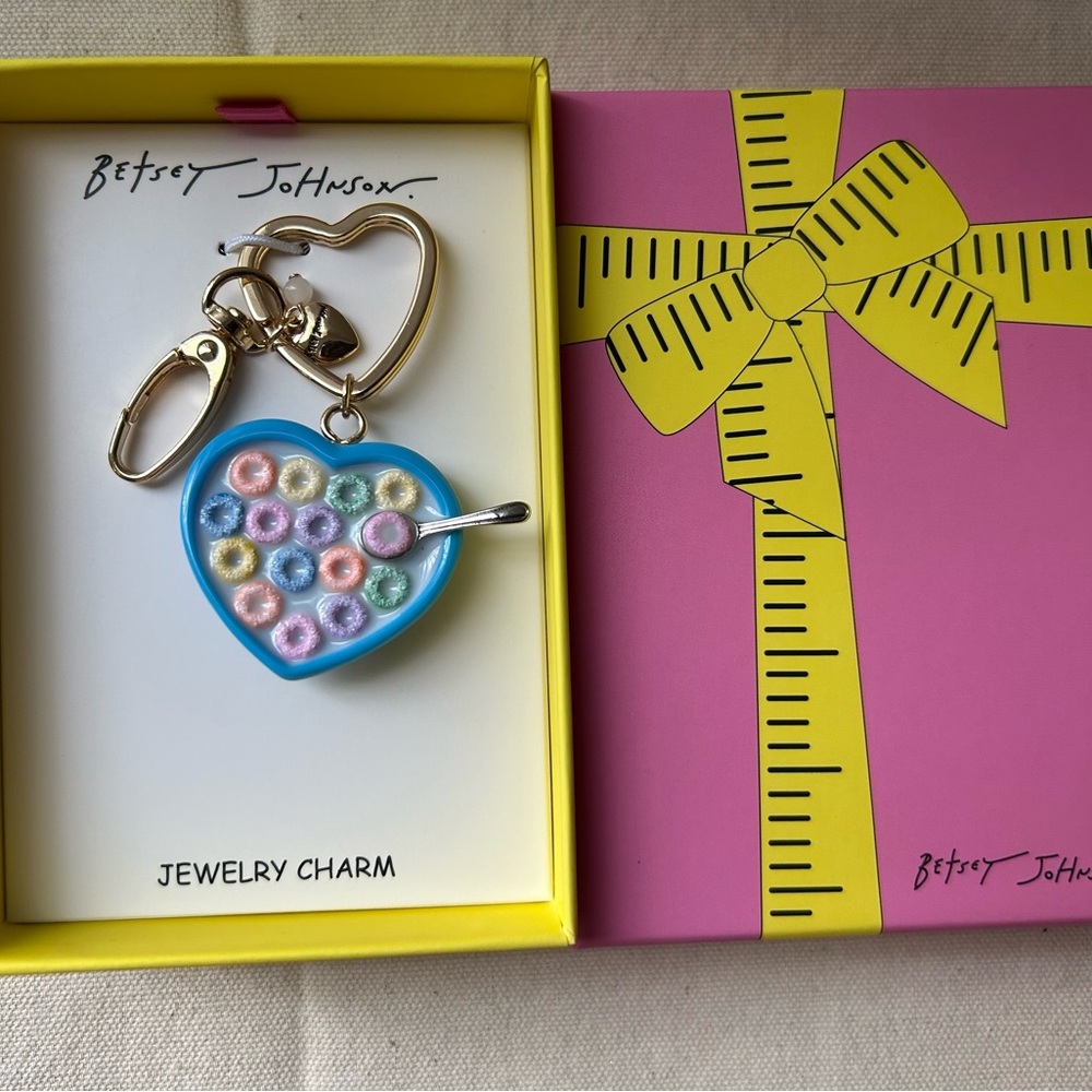 NIB Betsey Johnson heart shaped cereal bowl with spoon jewelry charm/bag charm